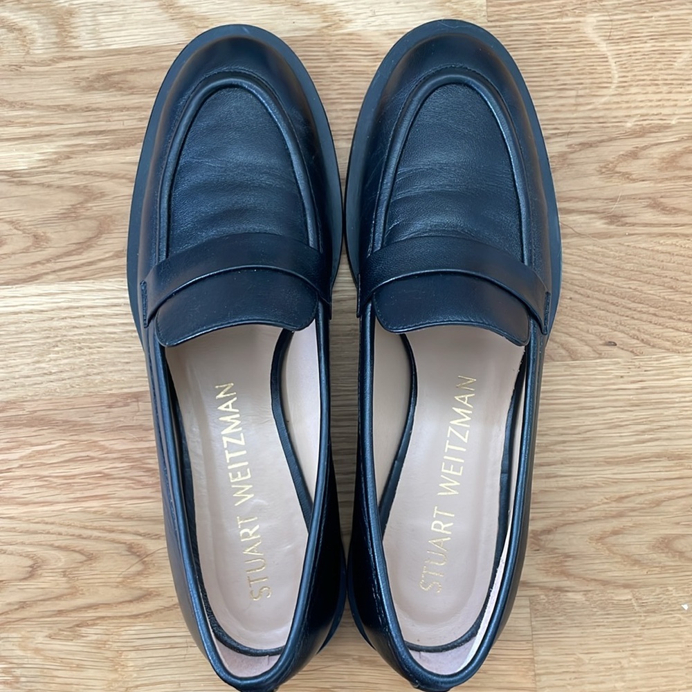 Like New Stuart Whitman black leather loafers, size 9 fits like 9.5.